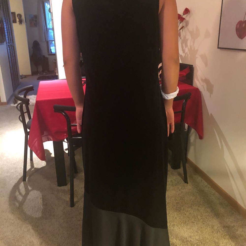 Dresses - Picture 3 of 7